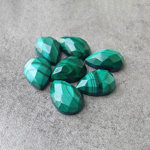 Malachite naturelle de qualité AAA+, forme poire, taille à carreaux, calibrée, dos plat, pierre précieuse pour bijoux - Product Image 5
