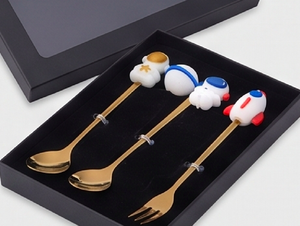 Juego de cubiertos estilo astronauta, de acero inoxidable, con temática espacial, perfecto para cenas creativas, fiestas, bodas y regalos. - Product Image 4