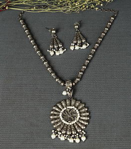 Conjunto de Collar y Pendientes de Plata Oxidada con Circonita |   Joyería Étnica India Boho Tribal Vintage |   Regalo de Boda y Compromiso para Mujer - Product Image 1