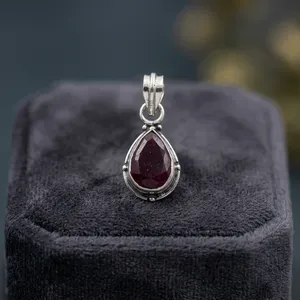Susurros de Deseo, Colgante de Plata de Ley 925 con Cuarzo Rojo para Mujer, Joyería Clásica Unisex - Product Image 2
