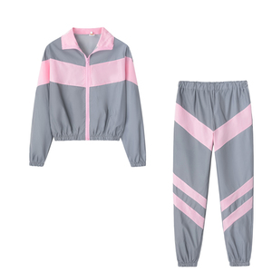 Chaqueta cortavientos de poliéster personalizada con capucha ajustable y ribete personalizado, conjunto de dos piezas para equipos de running. - Product Image 4