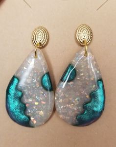 Boucles d'oreilles classiques en résine à clipser pour femme H a CRAFT – Forme personnalisée et tendance pour les fêtes - Product Image 5