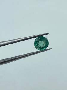 Émeraude Naturelle Ronde de Haute Qualité, Pierre Précieuse Verte en Gros, Pierre Centrale pour Collier 5.60mm 0.67CTS, Prix de Gros - Product Image 5