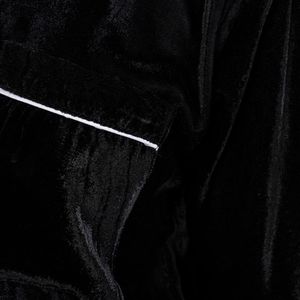 Conjunto de Pijama de Terciopelo Negro para Mujer, Manga Larga, Camisa con Botones, Pantalones a Juego con Ribete Blanco en Contraste, Ropa de Dormir Suave y Lujosa, Personalizable OEM - Product Image 5