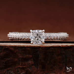 Anillo de Diamante Cultivado en Laboratorio con Corte Cojín de 0.50ct, Banda Pavé de Tres Hileras, Diseño Romántico Suave, Anillo de Novia de Oro Blanco de 10K - Product Image 1