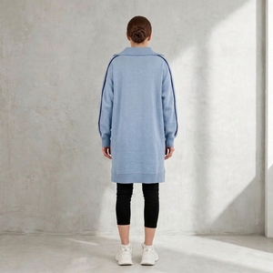 เสื้อฮู้ดไหมพรมสีฟ้าอ่อนทรงโอเวอร์ไซส์แบบมีซับใน สไตล์ลำลอง แขนยาว ดีไซน์ไม่สมมาตร ไซส์พลัสสำหรับผู้หญิง รับผลิตแบบ OEM - Product Image 3