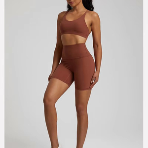 ชุดเสื้อชั้นในกีฬาระบายอากาศและกางเกงขาสั้นสำหรับผู้หญิง ชุด 2 ชิ้น ไร้ตะเข็บ คุณภาพสูง สำหรับโยคะ ฟิตเนส ออกกำลังกาย รับผลิตตามแบบ OEM พร้อมสกรีนโลโก้ ขายส่ง - Product Image 4