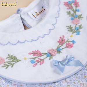 DR4519 – Vestido azul con cuello bordado floral para niñas - Product Image 3