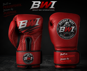 ถุงมือชกมวย BWI PU สีแดง แบบผูกเชือก ปรับสายรัดข้อมือได้ สำหรับผู้ใหญ่ ซับเหงื่อได้ดี ใช้ได้ทั้งชายและหญิง ปรับแต่งได้ เหมาะสำหรับการฝึกซ้อม - Product Image 1