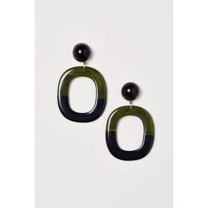 Boucles d'oreilles en résine haut de gamme, accessoires élégants en cristal pour les fêtes, les occasions décontractées et les tenues festives, fabriquées à la main pour une durabilité longue durée - Product Image 4