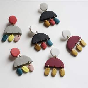 Boucles d'oreilles en résine haut de gamme, élégantes, faites à la main, avec des perles, pour les fêtes, les occasions décontractées, les tenues festives, durabilité longue durée - Product Image 6