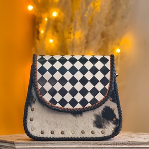 Bolso Bandolera de Cuero Vacuno Hecho a Mano con Patrón a Cuadros y Pelo de Vaca, Bolso de Hombro con Correa Elegante y Duradera - Product Image 2