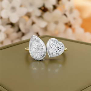 Bague de fiançailles Toi et Moi avec trois diamants taille ovale en or massif 9 carats, bague de mariage unisexe - Product Image 1