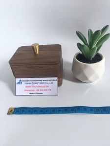 Caja de Joyería Moderna de Madera con Tapa Dorada, Contenedor Cuadrado para Almacenamiento y Decoración del Hogar, Hecho en Vietnam - Product Image 1