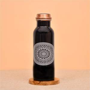 Juego de Botellas de Agua de Cobre Puro 100% Premium, Martilladas y con Impresión, Beneficios Ayurvédicos para la Salud, Recipiente de Cobre a Prueba de Fugas, Botella para Yoga y Gimnasio - Product Image 4