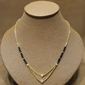 Elegante Collar Mangalsutra con Cuentas Doradas y Negras, con Colgante de Doble Cadena, Joyería Nupcial Tradicional India - Product Image 2