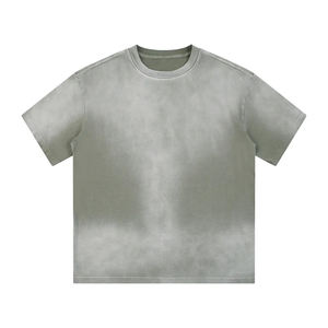 Camiseta de manga corta para hombre de 230G de alto gramaje, con efecto degradado, acabado suave, teñido directo por pulverización en prenda (PP), con lavado efecto nieve - Product Image 1
