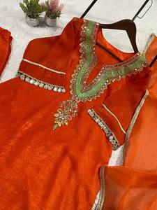 Elegante Conjunto de Kurti y Pantalón con Detalles de Espejo y Dupatta Texturizada – Ropa Étnica de Diseño para Mujer - Product Image 4