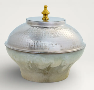 Cacerola Moderna Aislada de Resina con Revestimiento Antiadherente de Cerámica, Tapa y Asa de Acero Inoxidable para Cocinar - Product Image 1