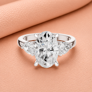 Bague de fiançailles de luxe en or blanc avec diamant taille ovale et pierre latérale en forme de poire, bijoux fins, cadeau d'anniversaire pour femme - Product Image 1