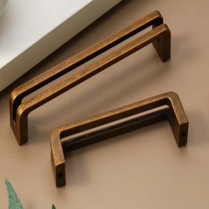 Poignée de porte d'armoire antique nordique, poignées de porte personnalisées gravées, poignées de commode en bronze, poignée de porte carrée - Product Image 6
