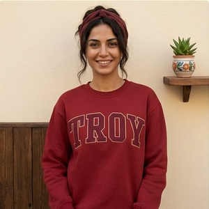 Suéter de punto con cuello alto y letras griegas personalizadas de Troy, ropa universitaria, ropa de colegio, ropa de fiesta para hermandades y fraternidades - Product Image 3