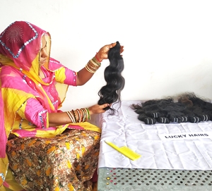 Wholesale Cuticle Aligned Natural Black Color Raw Indian Remy Human Hair <b>Polybag</b> Bundle Bodywave Soft Easy Apply Weaving Single - Product Image 2