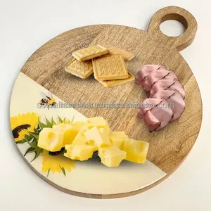 Tabla de cortar de madera redonda de primera calidad, acabado esmaltado con diseño de calcomanía hecho a mano, Ideal para uso en la cocina y suministro a granel - Product Image 2