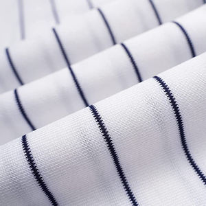 เสื้อเบสบอลและซอฟต์บอลแบบสปอร์ตสีแดงสำหรับทุกเพศ ออกแบบตามสั่ง OEM ทรงพอดีตัว ระบายอากาศได้ดี สำหรับผู้ชายและผู้หญิง - Product Image 5