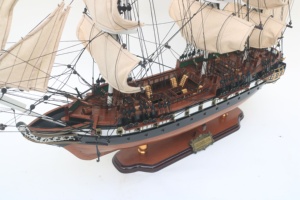 Maqueta de Barco de Vela de Madera Hecha a Mano - Réplica a Escala de un Clásico Buque Naval, Decoración de Escritorio, USS Constellation - Product Image 4