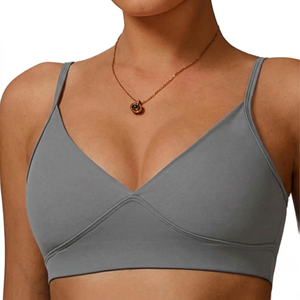 Soutien-gorge de sport sans couture pour femme, sans armatures, couleur unie, col en V, bretelles non réglables, en Spandex et Nylon, fabriqué aux États-Unis - Product Image 4