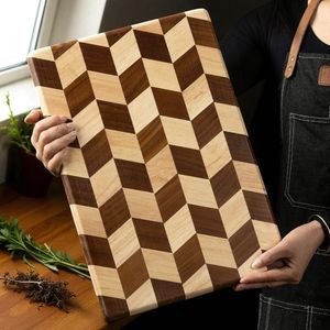 Ensemble de planches à découper carrées au design moderne à carreaux, planche en bois durable, idéale pour la décoration de la cuisine et la préparation des aliments, de la marque Belladec - Product Image 3