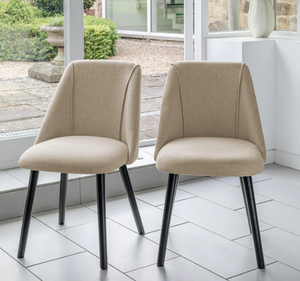 Ensemble de table à manger rectangulaire en teck massif Per Se, plateau naturel avec pieds croisés noirs et chaises rembourrées, meubles - Product Image 2