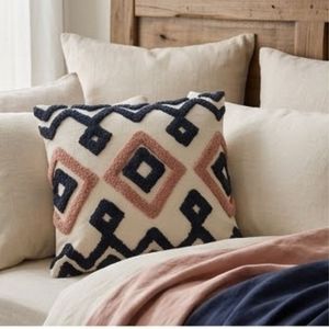 Coussin décoratif carré à motif géométrique tufté, style bohème, brodé, en textile, avec housse lavable – Grande Vente - Product Image 4