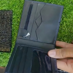 Portefeuille en cuir texturé de qualité supérieure pour hommes, design gaufré de luxe, portefeuille à double pli pour hommes, portefeuille élégant pour hommes - Product Image 2