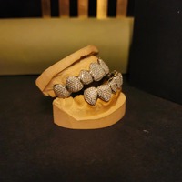 Venta al por mayor de Grillz de Dientes de Plata con Diamantes, Diseño Personalizado, Piedras de Alta Calidad, Estilo de Lujo para Moda Urbana