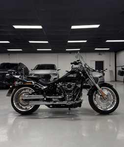 NUEVA Motocicleta Cruiser Americana Fatboys Big V-Twin 2025, Motor de 1923cc y 117 Pulgadas Cúbicas - Product Image 4