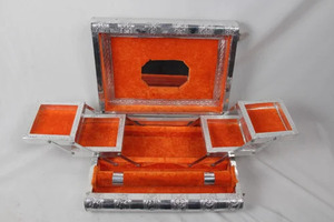 Caja de Regalo Decorativa Moderna Hecha a Mano de Aluminio, Estuche de Almacenamiento de Terciopelo Naranja con Múltiples Compartimentos para Presentación Festiva - Product Image 1