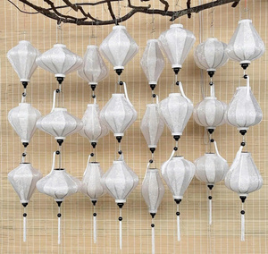 Lanterne décorative en soie et bambou de style naturel, fabriquée avec du tissu en soie et du bambou pour la décoration intérieure. - Product Image 6