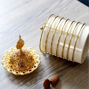 Brûleur d'encens en laiton doré avec couvercle en dôme orné, support décoratif d'aromathérapie, utilisation toute saison - Product Image 6