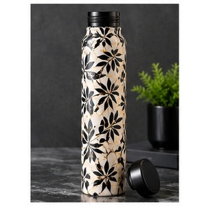 Botella de agua de cobre estilo nórdico con diseño de montaña y luna, portátil para exteriores. - Product Image 3