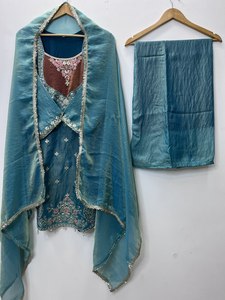 Robe Anarkali pour femme en soie bleue brodée, style traditionnel indien pakistanais, longueur ras du sol, coupe ample, pour mariage - Product Image 4