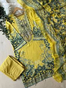 Diseño moderno, última colección, especial para Eid, conjunto de salwar-kameez y dupatta de algodón con estampado y bordado, fabricante de Surat. - Product Image 4