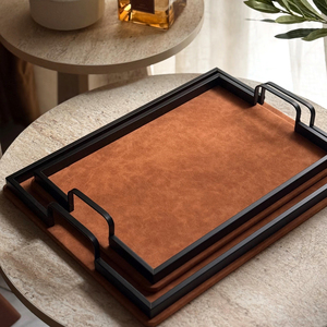 Ensemble de plateaux de service rectangulaires modernes avec placage en cuir, cadres en métal noir élégants et poignées latérales intégrées pour une touche d'élégance - Product Image 4