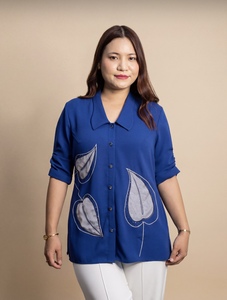 เสื้อเชิ้ตผ้าฝ้ายผสมสำหรับสตรีดีไซน์สง่างามเหมาะสำหรับใส่ไปทำงานไปเรียนและสวมใส่ในชีวิตประจำวันซื้อโดยตรงจากผู้ผลิต - Product Image 1
