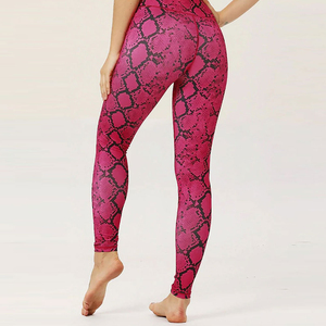 Ensemble de yoga imprimé serpent rose 2 pièces : Crop top dos nu et Legging taille haute longueur intégrale en Spandex Polyester extensible dans les quatre sens - Product Image 4