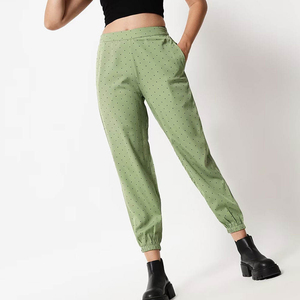Pantalons de survêtement décontractés pour femmes avec un design confortable pour les séances de sport, les activités de plein air et le port quotidien - Product Image 4