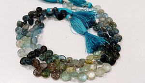 Perles bleues en forme de cœur en aquamarine, vendues par brin de 9 pouces de long - Product Image 1