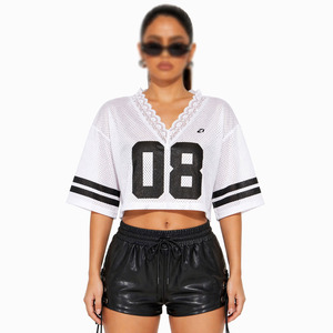 เสื้อครอปแขนสั้นทรงเข้ารูปสำหรับผู้หญิง คอวี แต่งลูกไม้ สไตล์อเมริกันฟุตบอล ผ้าตาข่าย แฟชั่นทีมเวียร์สั่งทำได้ - Product Image 1