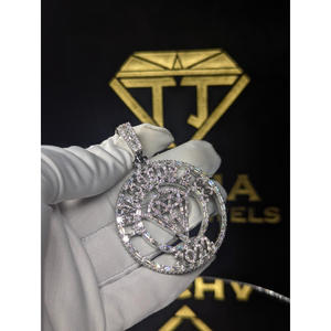 Pendentif Hip Hop en Argent Sterling 925 avec Diamants Moissanite VVS de Luxe, Médaillon, Fabrication Artisanale Détailnée, Style Iced Out, par Trisha Jewels - Product Image 1
